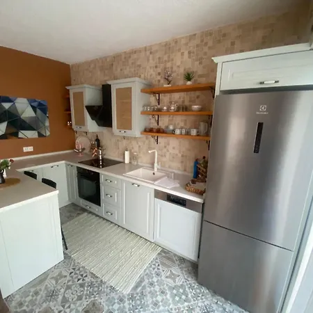 Nyaraló Cesme'de Konforunda Alacati Tas Ev Tasarimli Sifir Esyali *