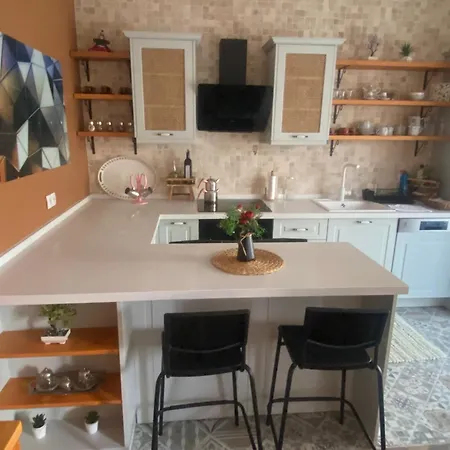 Cesme'de Konforunda Alacati Tas Ev Tasarimli Sifir Esyali Nyaraló *