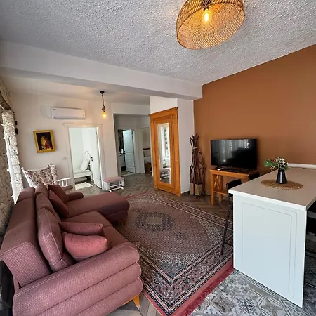 Nyaraló Cesme'de Konforunda Alacati Tas Ev Tasarimli Sifir Esyali