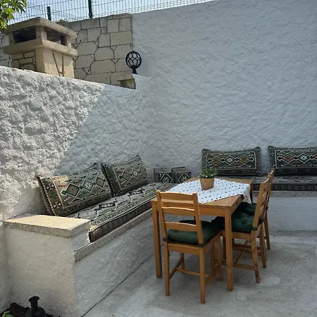 Cesme'de Konforunda Alacati Tas Ev Tasarimli Sifir Esyali Feriehus *